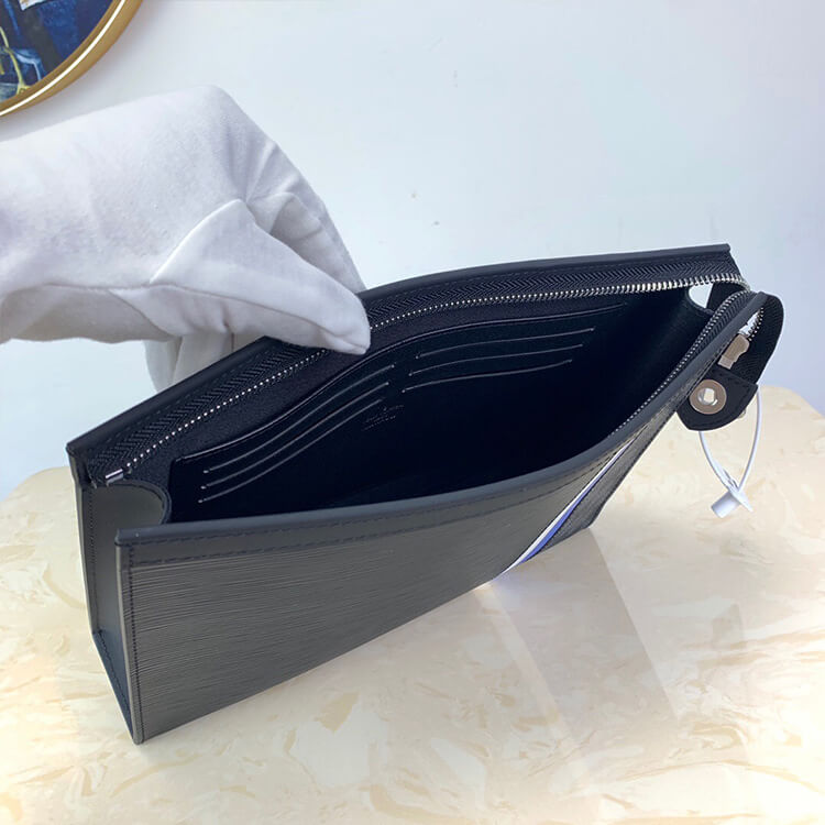 LV Pochette Voyage MM