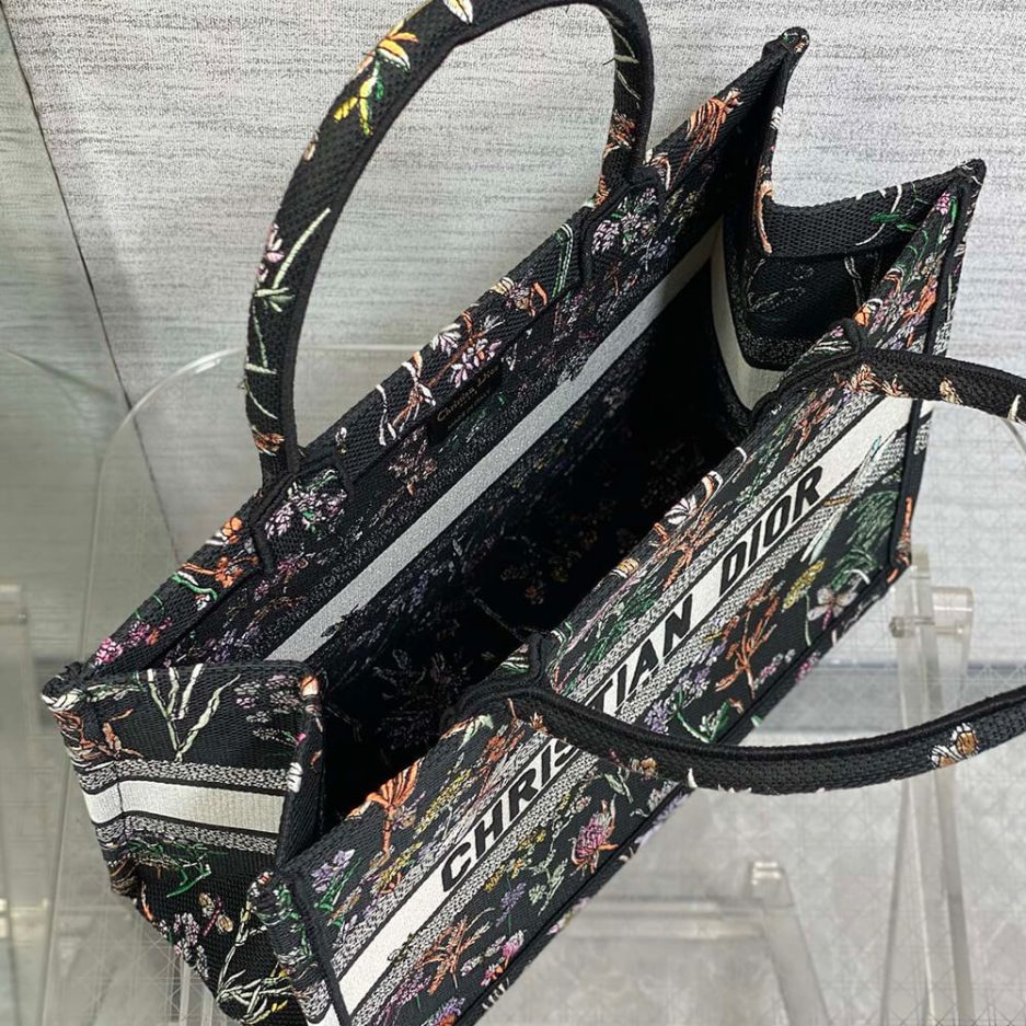 medium D*or book tote